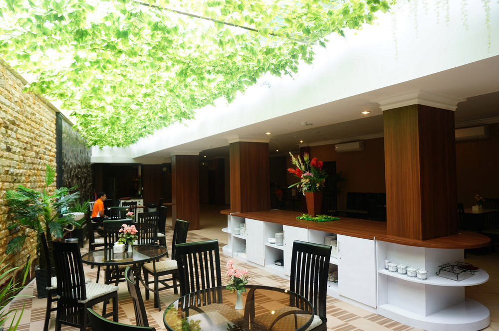 Royal Park Hotel Samarinda Ngoại thất bức ảnh